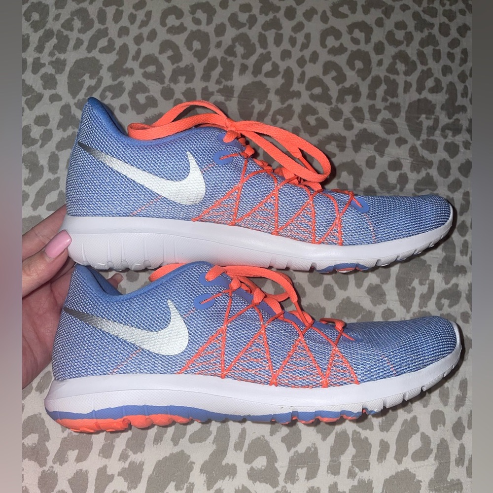 Womens Nike Flex 7.5-8 Tennis Shoes